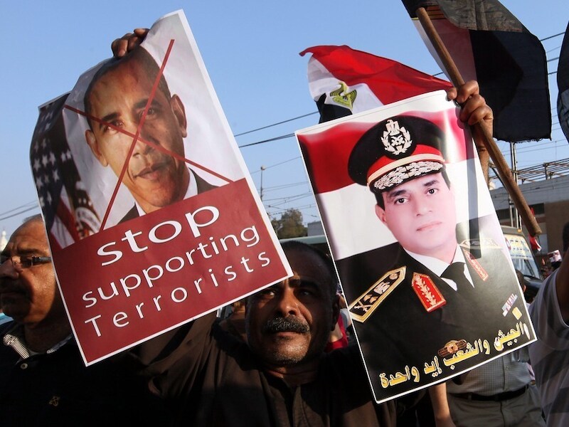 Aanhangers van de afgezette Egyptische president Mursi betichten de Amerikaanse president Obama van het steunen van terrorisme.