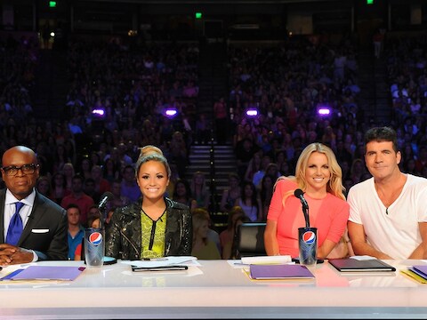 De jury van de Amerikaanse X Factor: L.A. Reid, Demi Lovato, Britney Spears en Simon Cowell.