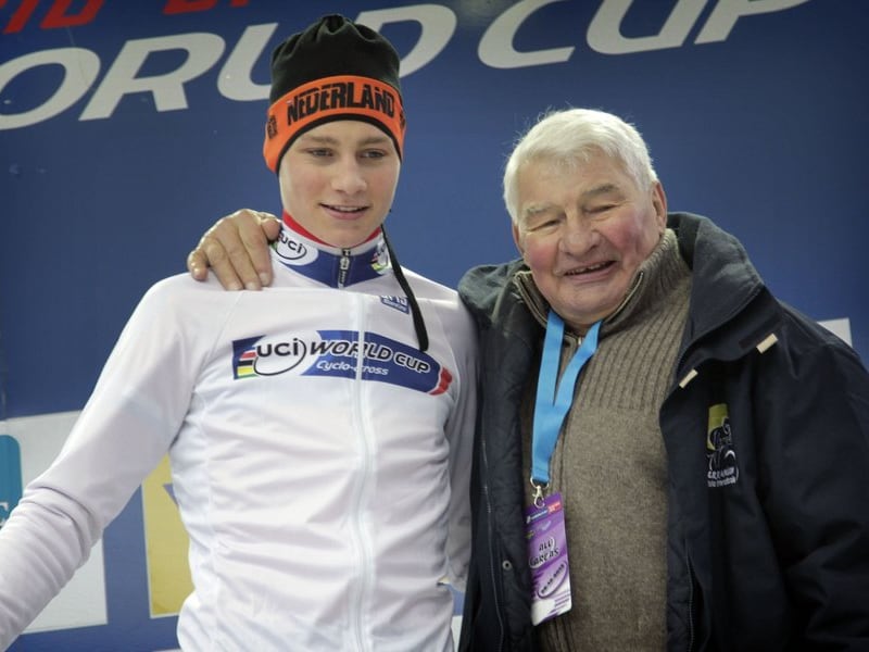 Van der Poel met Raymond Poulidor na zijn zege in Heusden-Zolder.