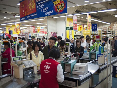 De consumptieprijzen dalen in China en dat is goed nieuws voor de kooplustigen.
