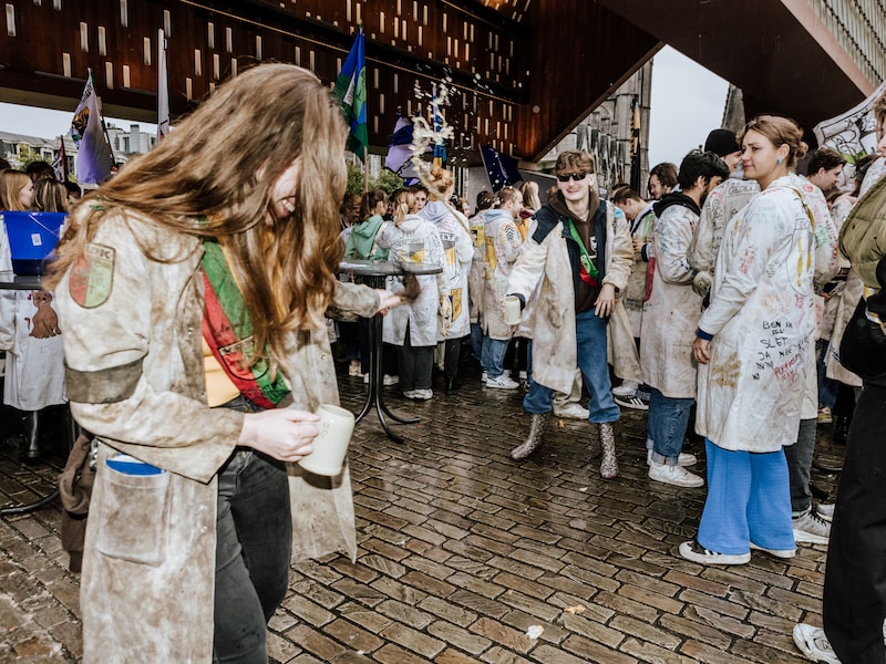 Dit academiejaar gelden verscherpte regels voor studentendopen in Gent: van geen dierenvoeding tot minstens zes uren slaap