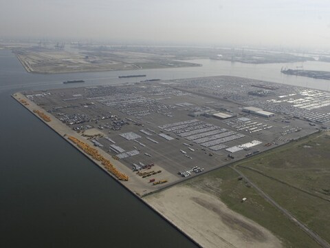 Het Waaslandkanaal vanuit de lucht.