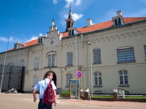 De gevangenis van Merksplas waar dinsdag zes gedetineerden ontsnapten. Twee blijven voortvluchtig.