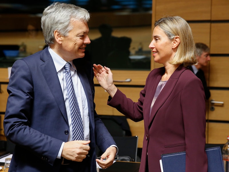 Minister van Buitenlandse Zaken Didier Reynders in gesprek met Federica Mogherini.