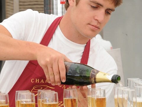 Champagne mag enkel en alleen op de enige echte Franse wijn uit de Champagnestreek