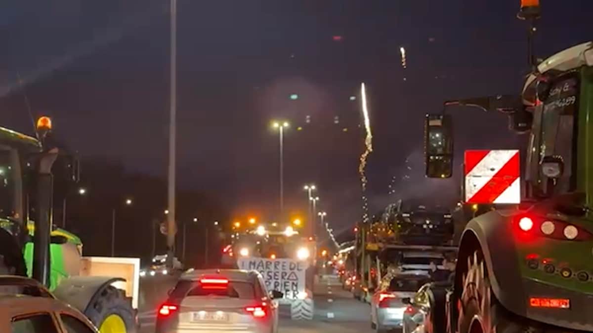 boeren-steken-vuurwerk-af-op-de-autostrade