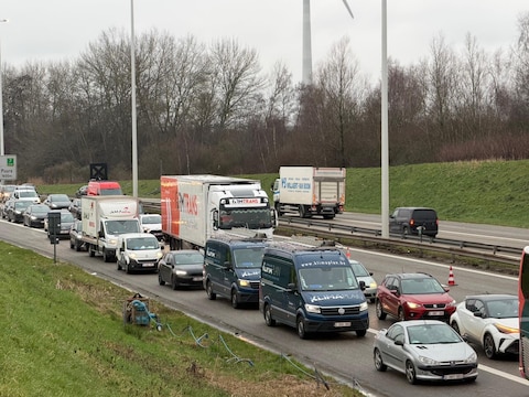 20 minuten file op de A12 naar Antwerpen door ongeval in Wilrijk