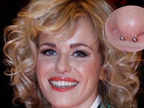 K3's Josje met neuspiercing