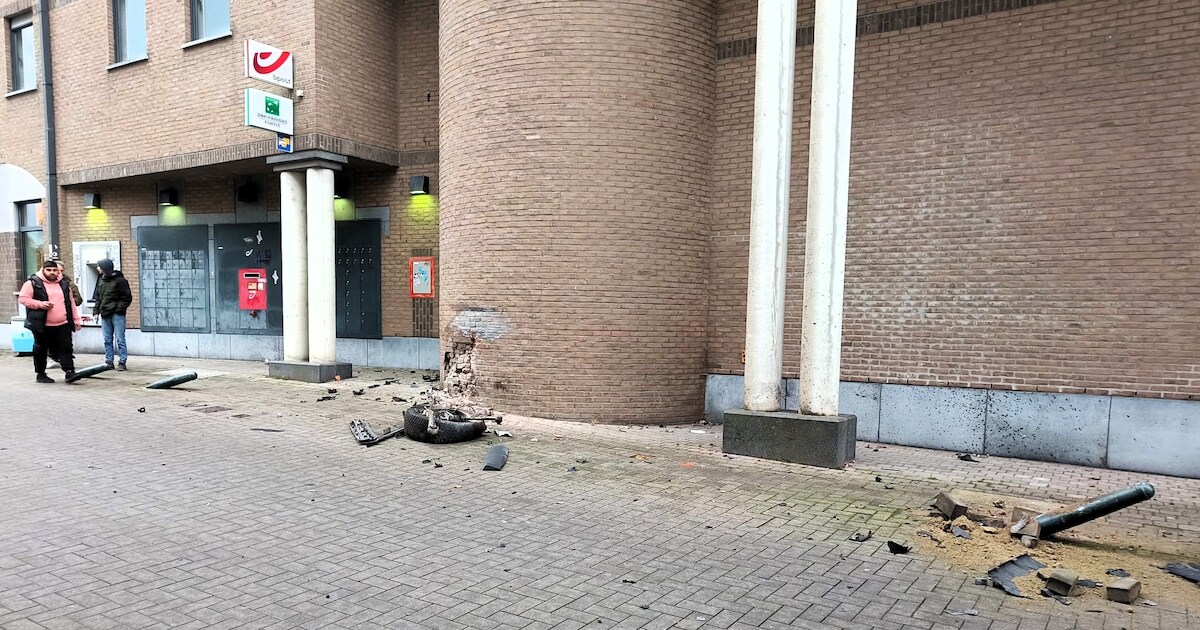 82-jarige brokkenpiloot laat spoor van vernieling na | Halle | HLN.be