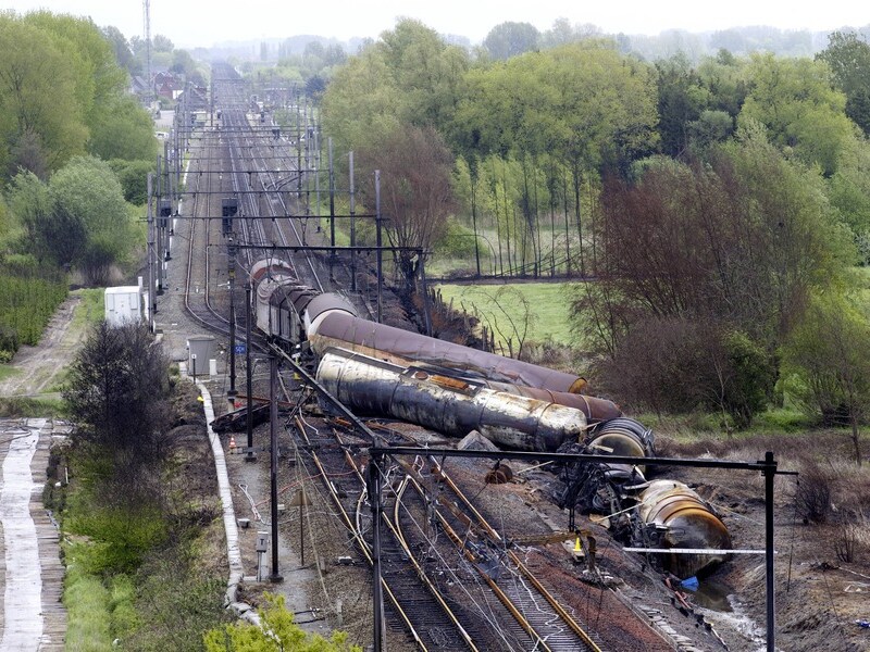 Sinds de treinramp, die plaatsvond in de nacht van 3 op 4 mei, reden geen treinen meer tussen Wetteren en Schellebelle.