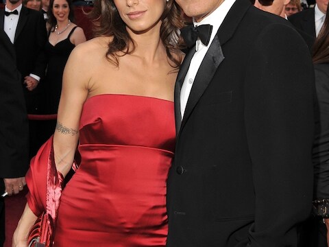 Clooney en zijn toenmalige Italiaanse vriendin Elisabetta Canalis bezocht feestjes van Berlusconi.