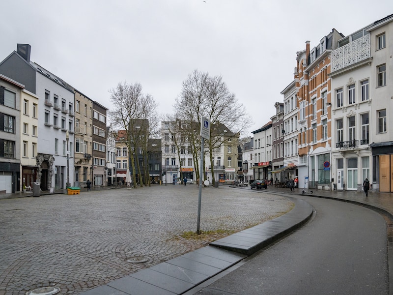 De feiten speelden zich af op het Falconplein in Antwerpen.