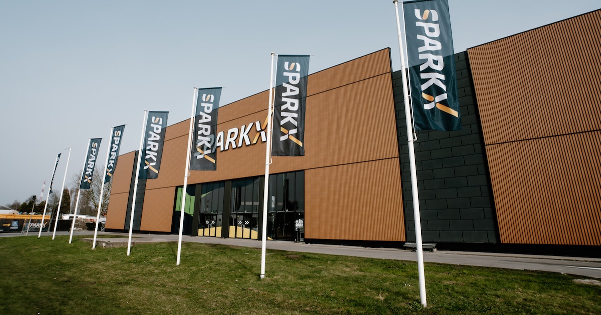 Sparkx Antwerpen huldigt 25.000ste bezoeker in Schelle
