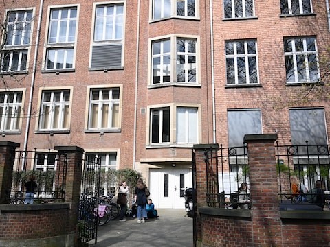 Het Koningscollege in de Charles Deberiotstraat.
