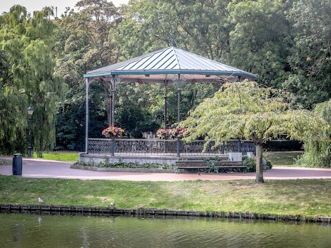 De feiten speelden zich af in het Leopoldpark in Oostende (archiefbeeld).