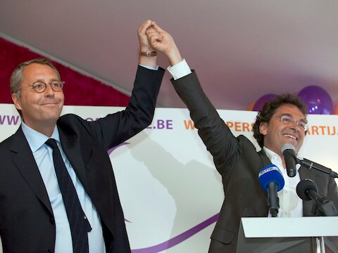 Na de federale verkiezingen, toen alles nog koek en ei was tussen Aernoudt en Modrikamen (l).