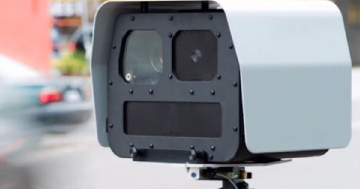 “Een maand later zijn ze de bomen gaan snoeien”: dertiger zag verkeersbord niet door beplanting en r