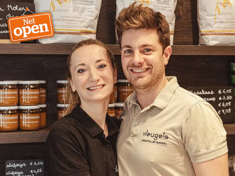 Margot en Manuel poseren op de opening van hun derde bakkerij Vleugels., Bakkerij Vleugels in Herent