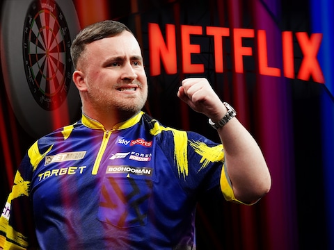 Zelfs Netflix springt op de kar: iedereen wil een stukje van Luke Littler, de grootste goudmijn van het darts