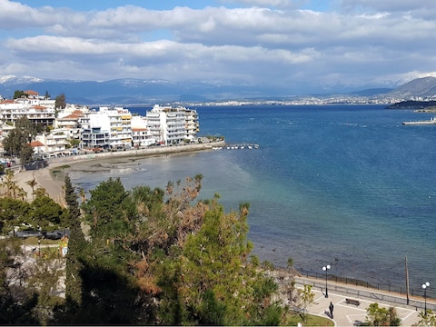 De Griekse stad Chalkida. 
