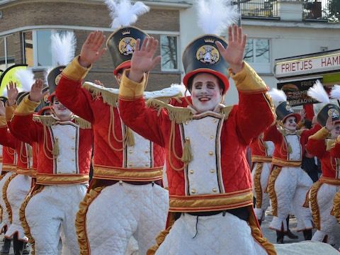 De carnavalsstoet van vorig jaar. Brent Van Lierde alias ‘De Floeren’ van NKV Greut & Groesj is de topfavoriet.
