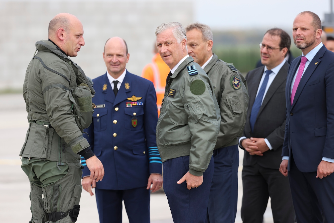 onze-man-bij-de-aankomst-van-de-eerste-f-35-s-in-on-land-hij-ziet