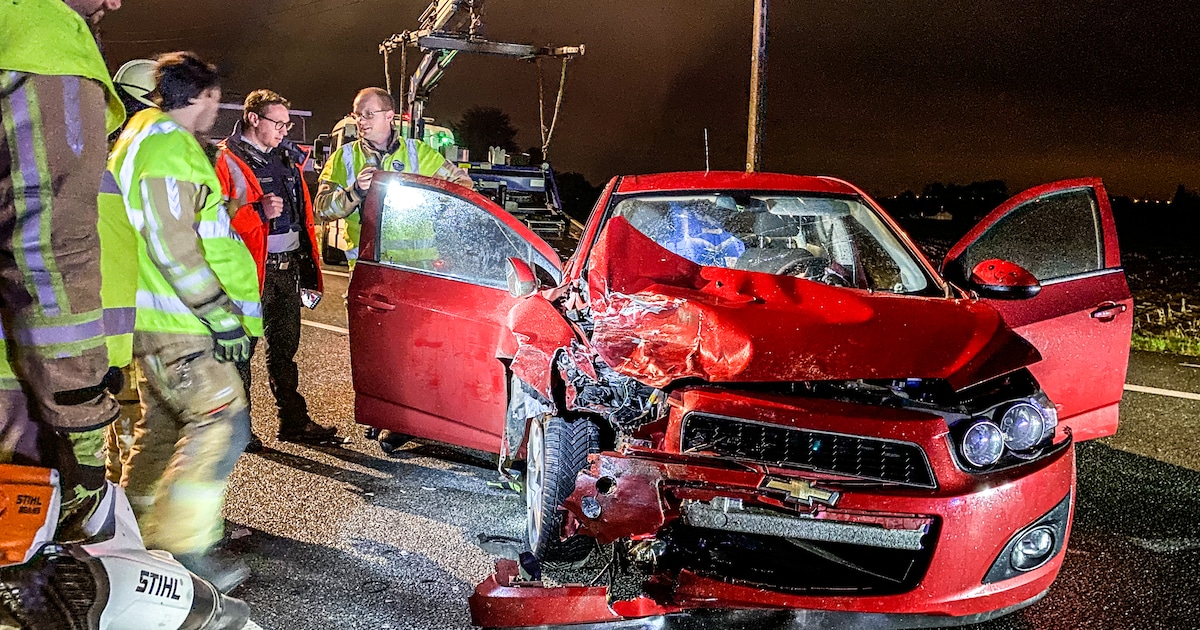 N60 in Eine afgesloten na verkeersongeval nabij rotonde | Regio | HLN.be