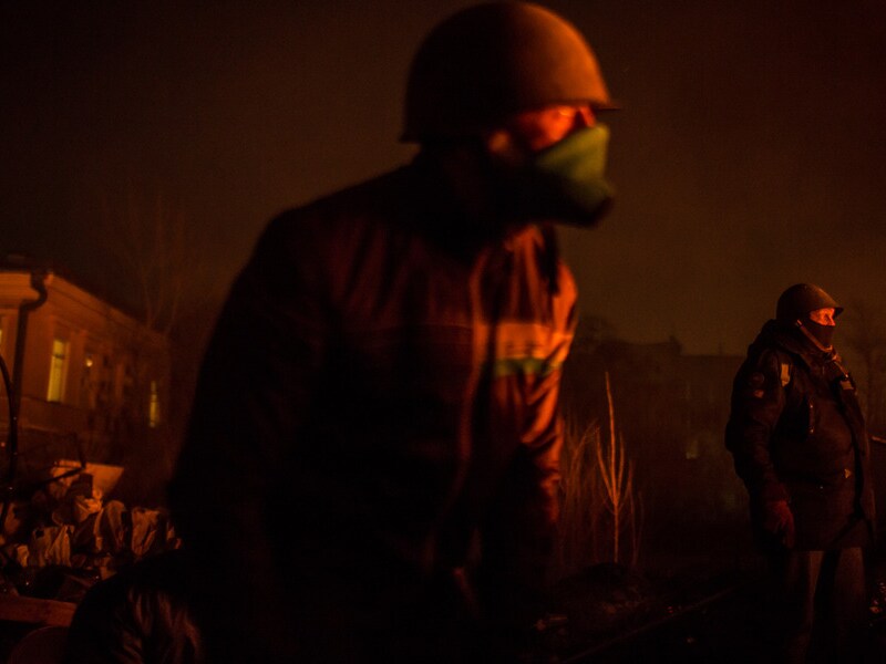 Anti-regeringsbetogers in de Instytutskastraat, vlak bij het Onafhankelijkheidsplein in Kiev.