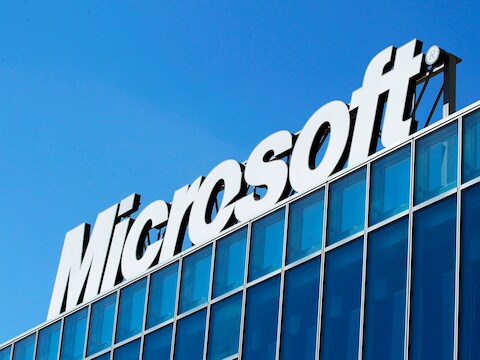 Microsoft werkt aan een grondige reorganisatie en zoekt nog altijd naar een opvolger voor de vertrekkende topman Steve Ballmer.