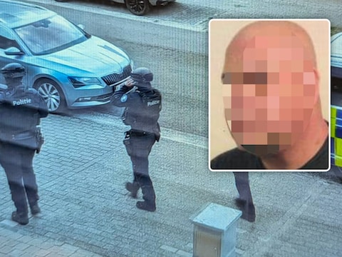 Een arrestatieteam van de politie viel binnen bij hoofdverdachte Steven S. in Lint., Inzet: Steven S.