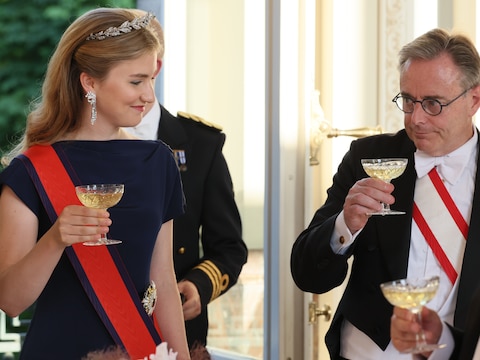 Elisabeth toost met premier De Wever.