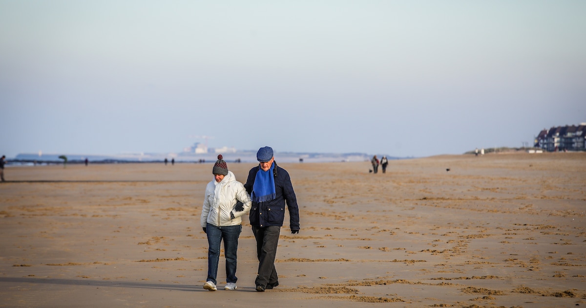 Van duinen tot villawijken: wandelclub Nieuwpoort trekt door Oostduinkerke