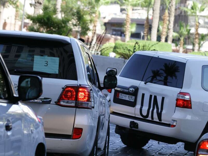 Wagens van de VN met chemische wapenexperts in Damascus.