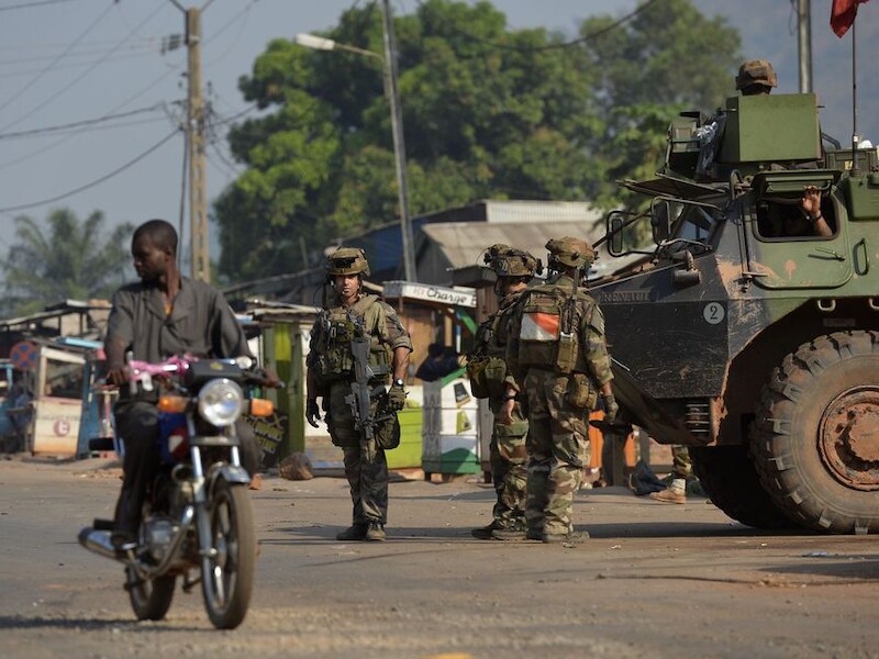 Franse soldaten patrouilleren in Bangui.