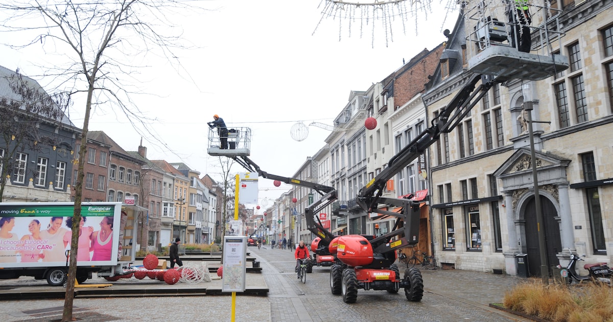 Stad hangt kerstverlichting al op: “Zo beperken we de hinder voor iedereen”