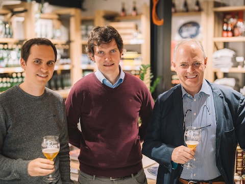 Jos, Karel en Frank Boon van de gelijknamige brouwerij. "Dat Duivelsbier Blond het meteen haalt in zo'n competitieve categorie, doet ons enorm veel plezier." 