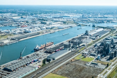 Jonge arbeider sterft na zwaar ongeval bij chemiebedrijf Evonik in haven van Antwerpen