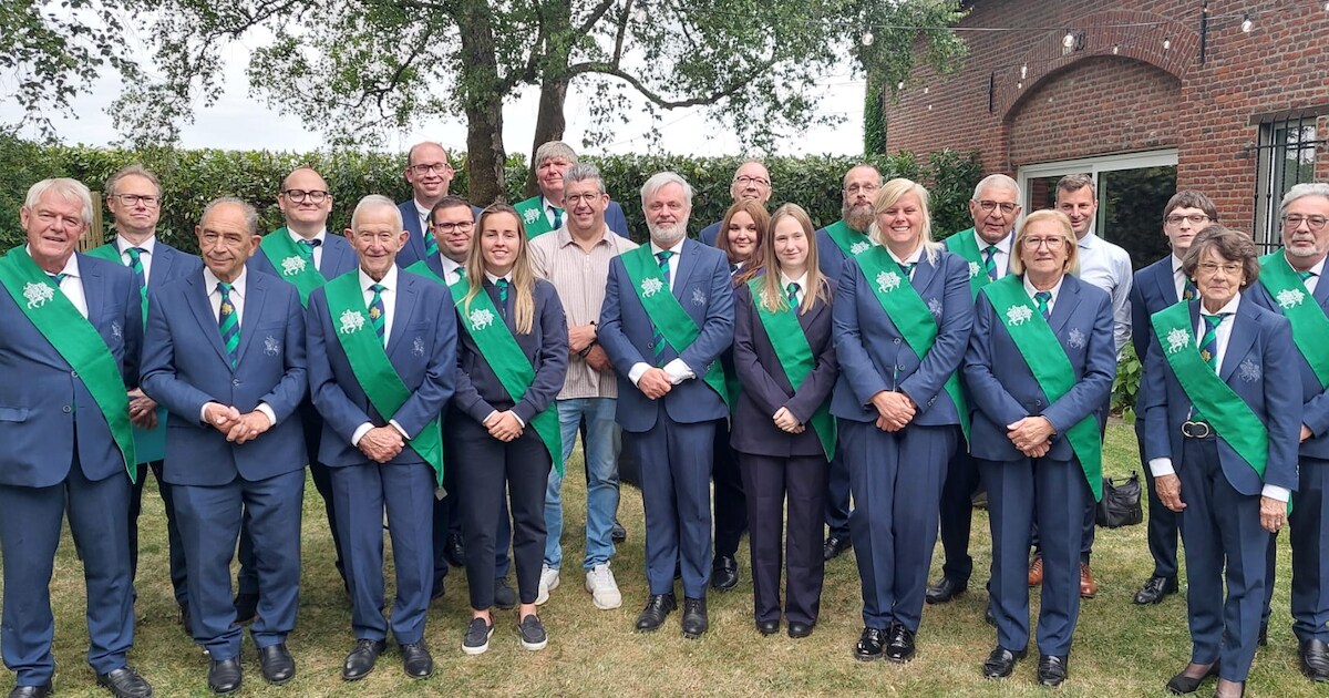 Gerestaureerde basiliek en schrijn, eerste vrouwelijke drager en ...