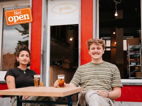 NET OPEN. Ze deden het al even tijdens de Gentse Feesten, maar nu openen Sara (25) en Maarten (25) écht de deuren: “Guido is onze roepnaam voor elkaar”