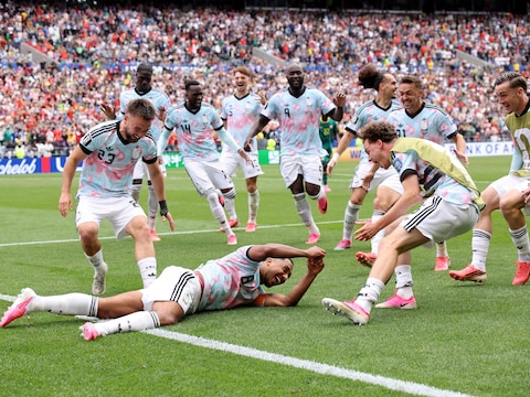 Zotte wissels, bekvechtende sterkhouders en 'laatste' winning goal ooit:  dit was de waanzinnig comeback van de Rode Duivels tegen Senegal | Sport |  HLN.be