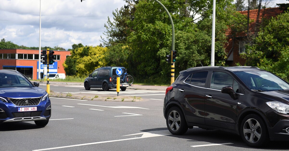 Dronken Bestuurder 23 Valt In Slaap Achter Het Stuur Leuven Hln Be