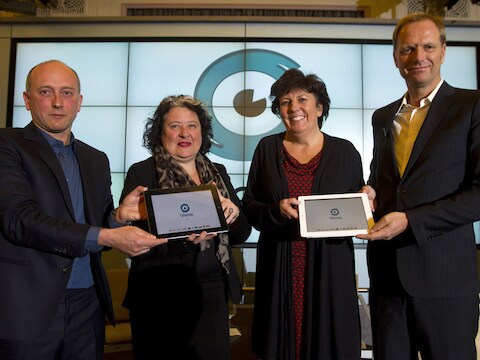 Philippe Bonamie (SBS Belgium), Sandra De Preter (vrt) mediaminister Ingrid Lieten en Peter Bossaert (VMMa) bij de lancering van Stievie.