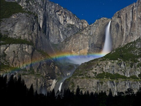 Een regenboog in het Yosemite National Park.
