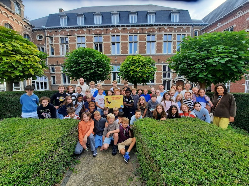 De organisaties werden officieel in de bloemetjes gezet. 