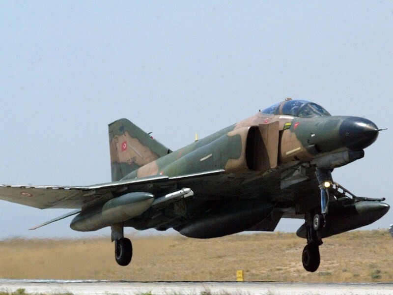 Een soortgelijke F4 Phantom-straaljager van het Turkse leger is vrijdag neergehaald.
