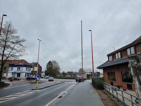 Het 35 meter hoge kunstwerk Blown, beter bekend als ‘de paal’, verdwijnt na twintig jaar van het Bevrijdingsplein.