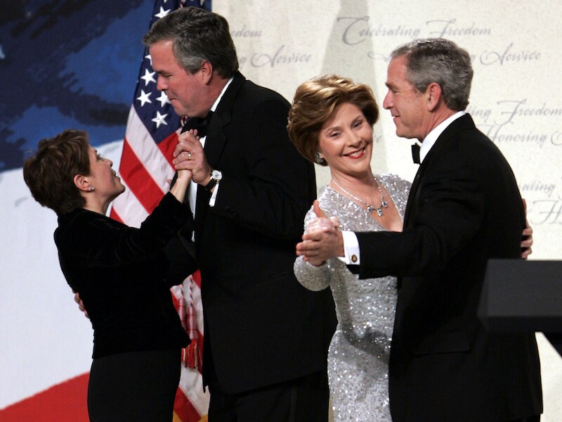 Jeb en zijn echtgenote Columba Garnica Gallo Bush en Laura en haar echtgenoot George W. Bush.