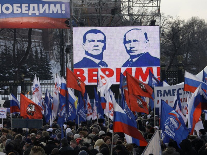 De tandem Poetin-Medvedev kan nog altijd rekenen op grote steun onder de bevolking.