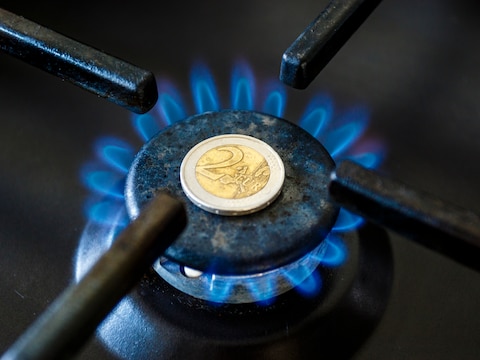 Omwille van de Amerikaanse aanvallen op Iran stijgt de aardgasprijs op de energiebeurzen met ruim 55 procent. Maar daar valt in de maarttarieven niets van te merken. 