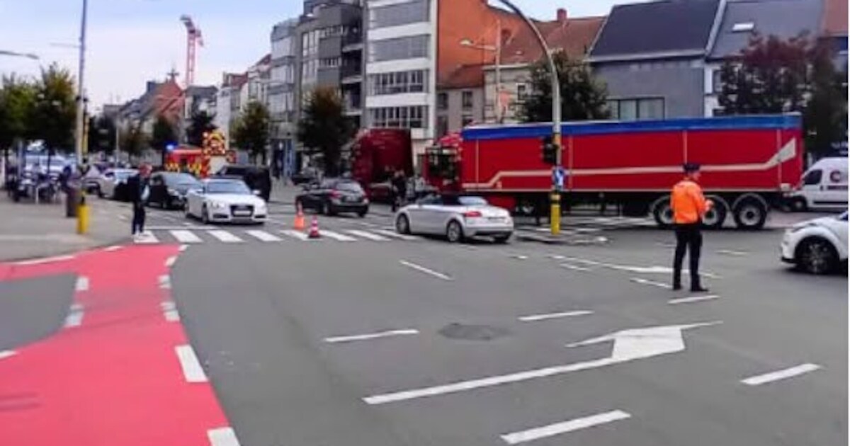 Losgekomen aanhangwagen zorgt voor verkeersellende in centrum Eeklo ...